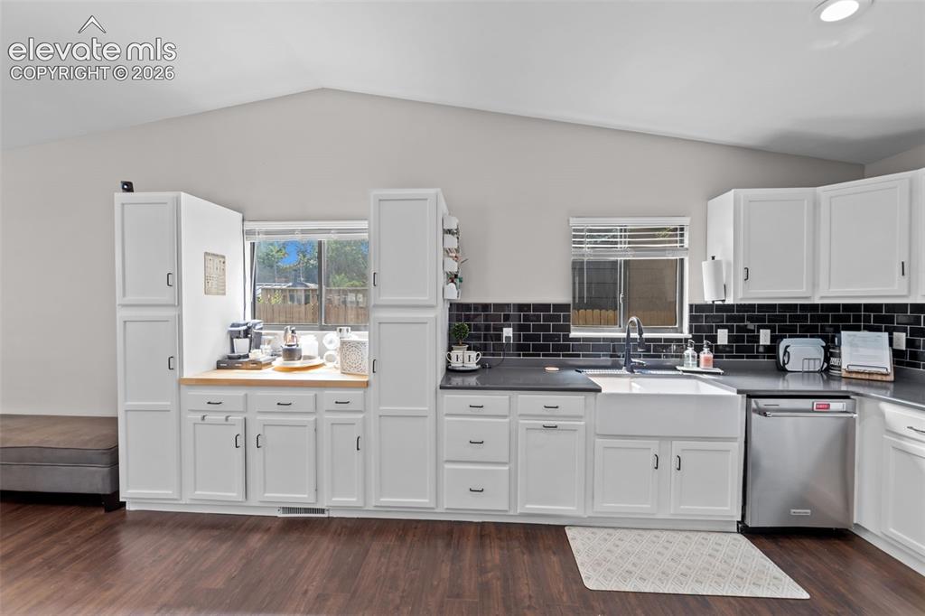 Image 11 of 38: Kitchen