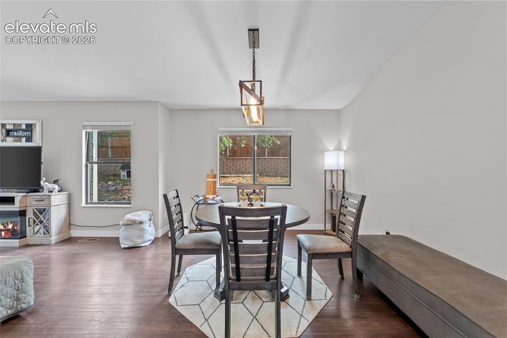 Image 9 of 38: Dining Area
