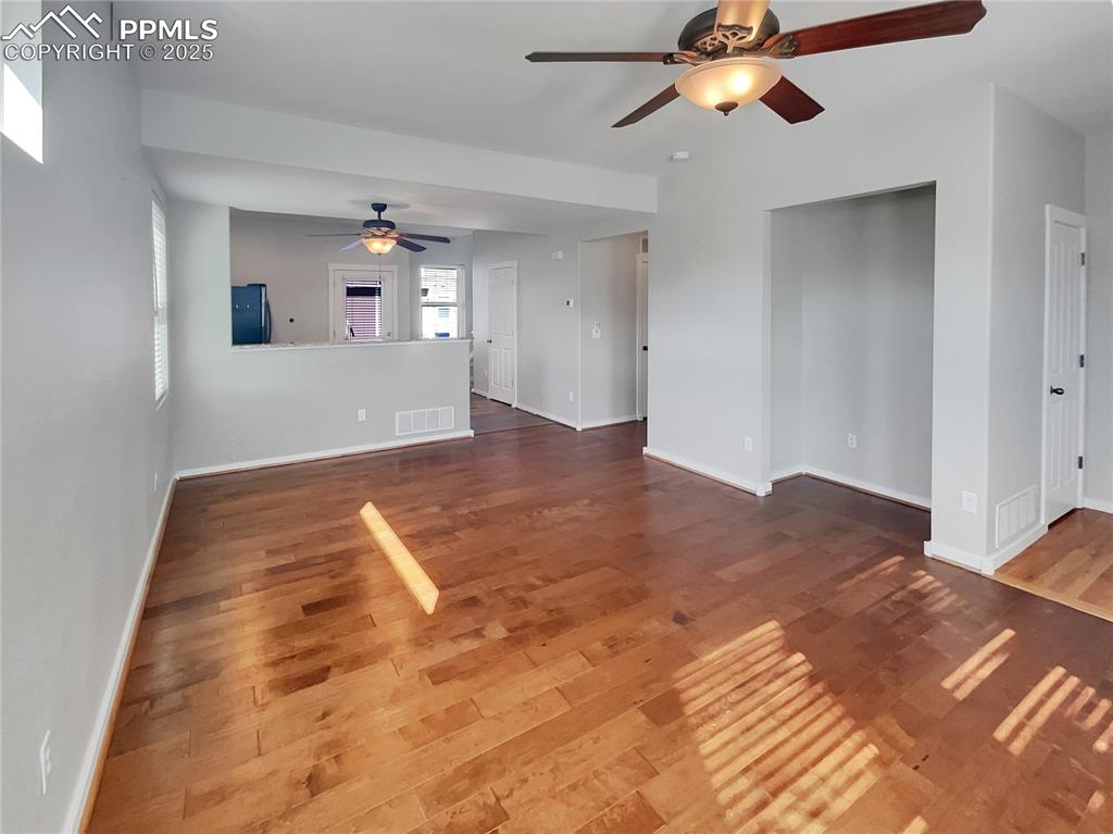 Image 11 of 17: Living Room