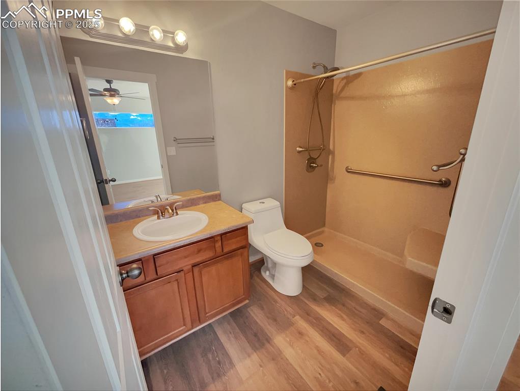 Image 15 of 17: Bathroom