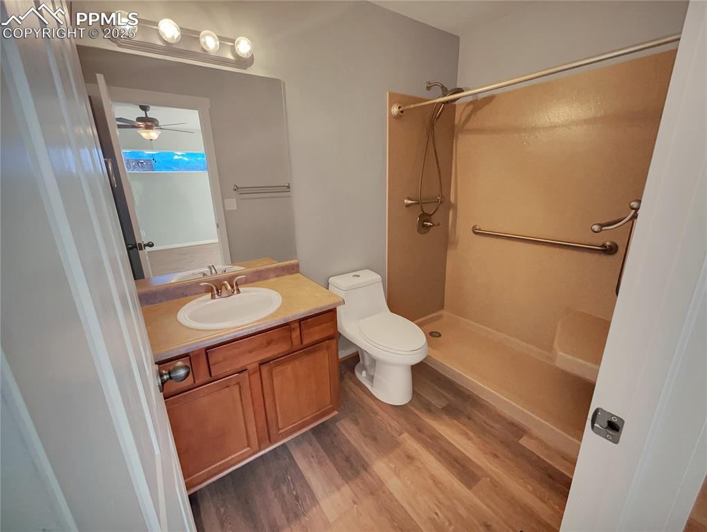 Image 16 of 17: Bathroom