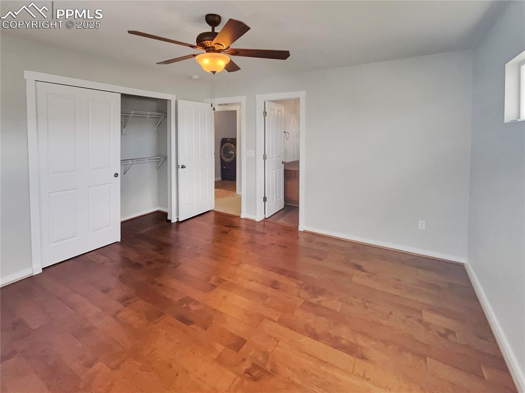 Image 17 of 17: Bedroom