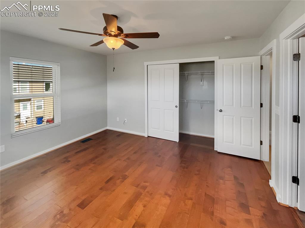 Image 5 of 17: Bedroom