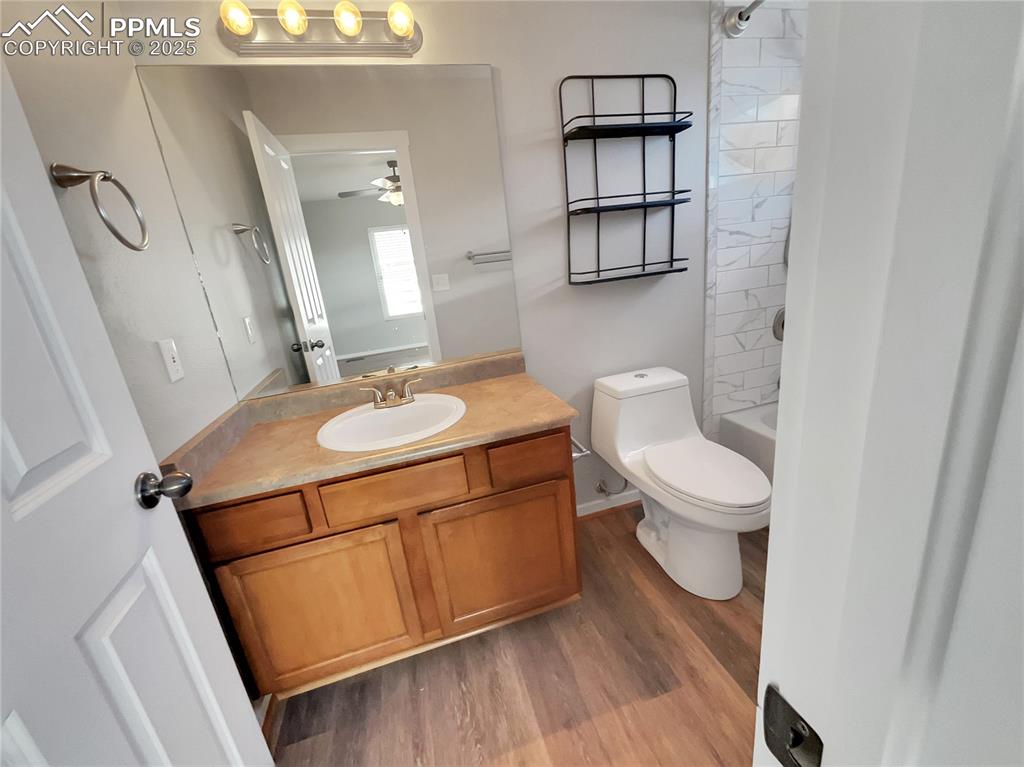 Image 7 of 17: Bathroom