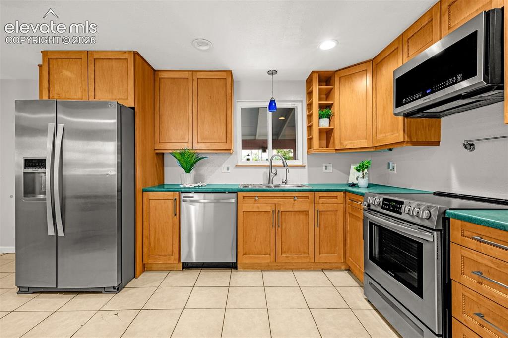 Image 12 of 39: Kitchen