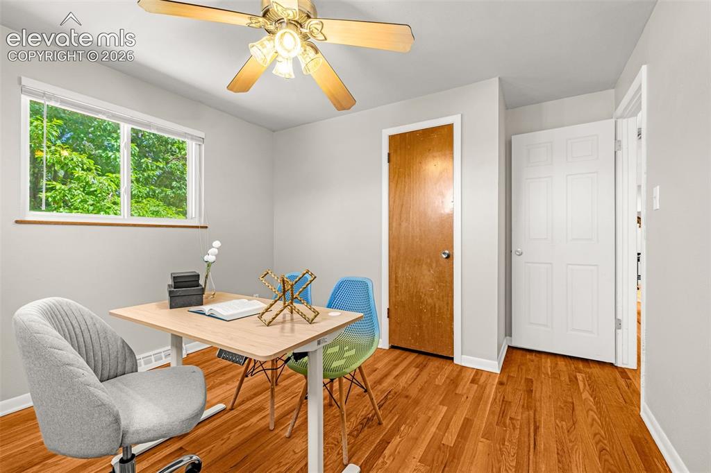 Image 16 of 39: Office