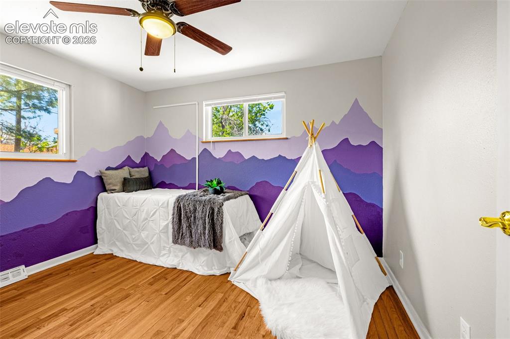 Image 17 of 39: Bedroom