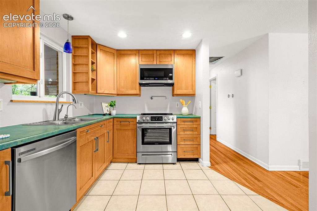 Image 8 of 39: Kitchen