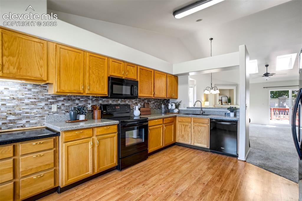 Image 7 of 41: Kitchen