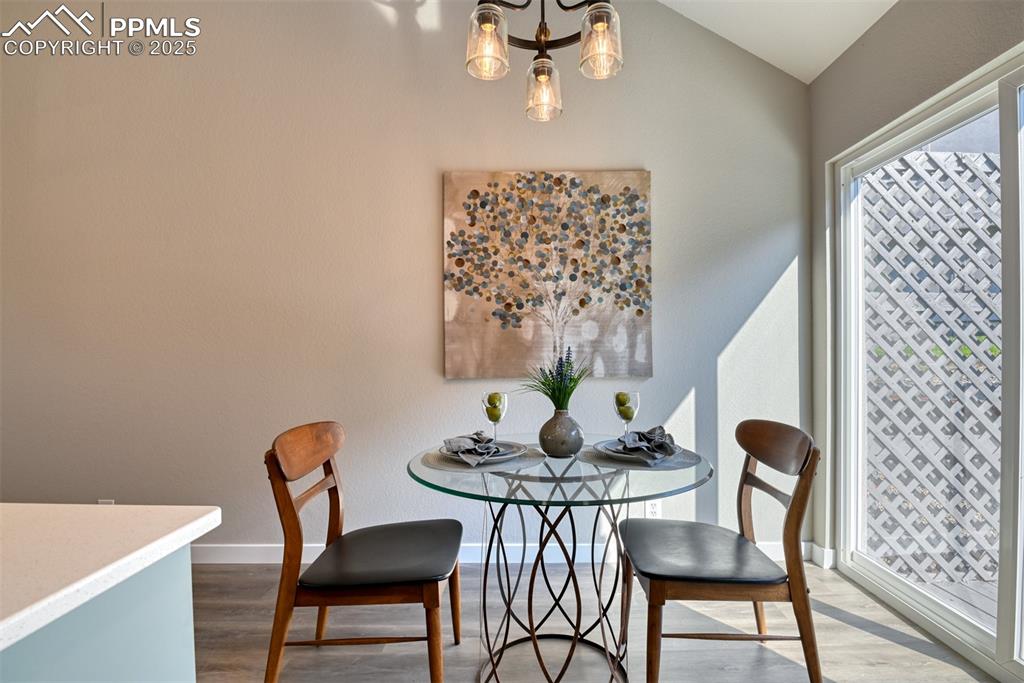 Image 13 of 30: Dining Area
