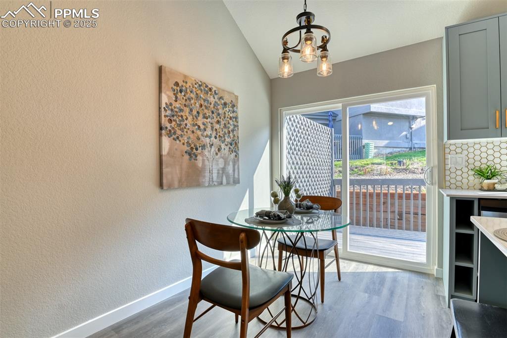 Image 17 of 30: Dining Area