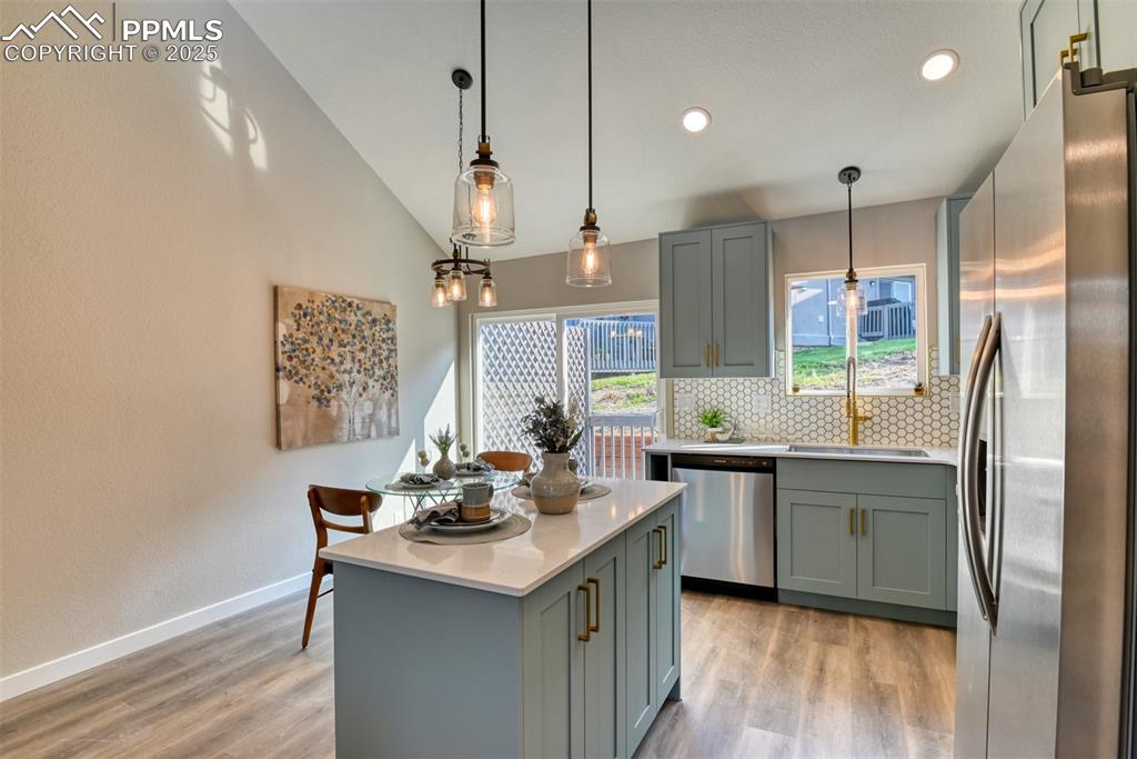 Image 6 of 30: Kitchen