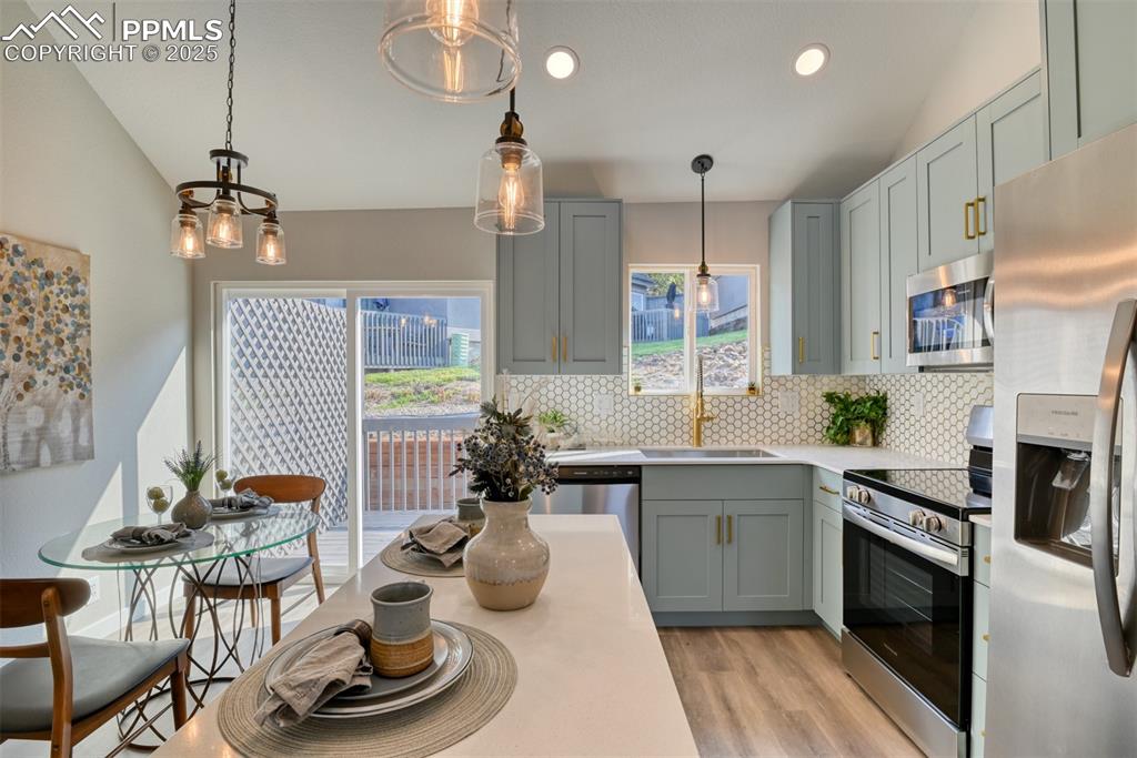 Image 8 of 30: Kitchen