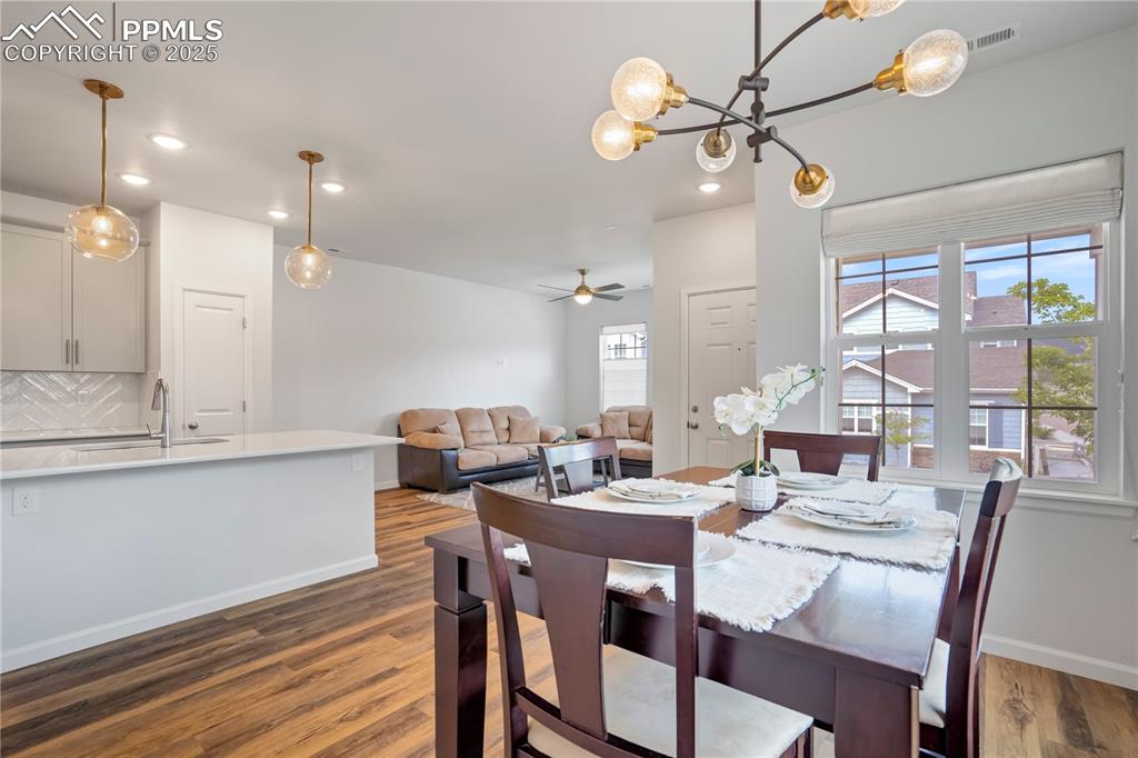 Image 10 of 50: Dining Area
