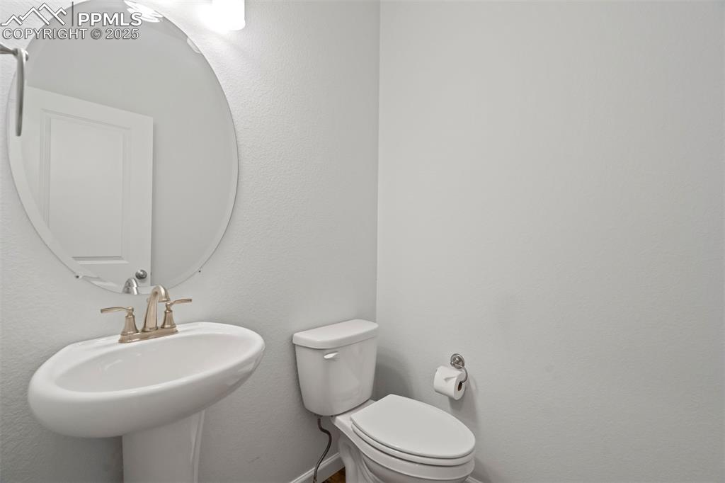 Image 16 of 50: Bathroom