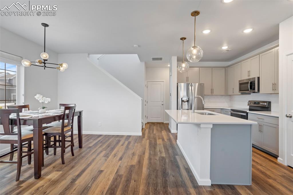 Image 9 of 50: Kitchen