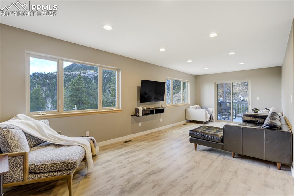 Image 17 of 41: Living Room