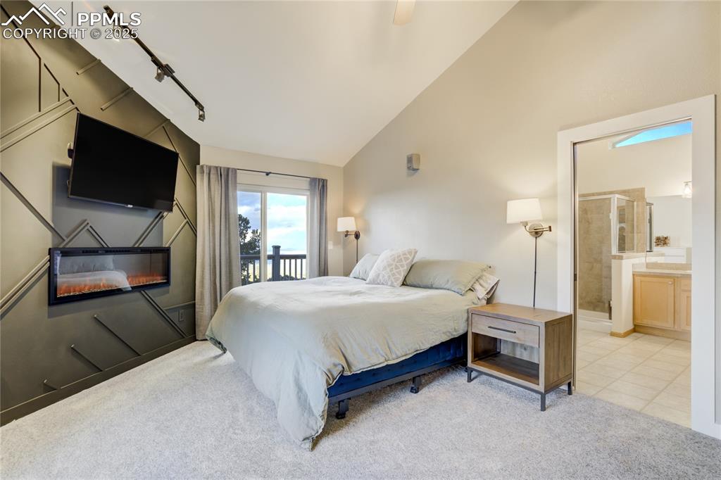 Image 21 of 41: Bedroom