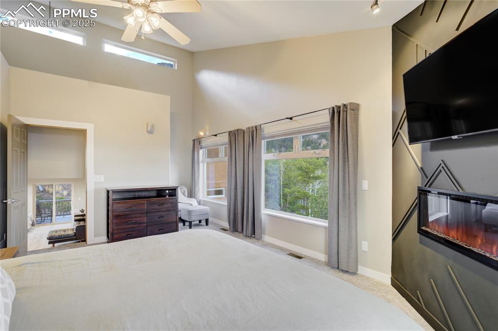 Image 22 of 41: Bedroom