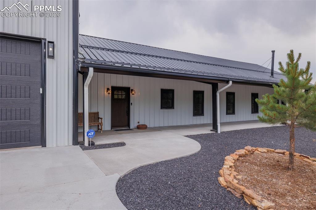 Image 4 of 38: Entry