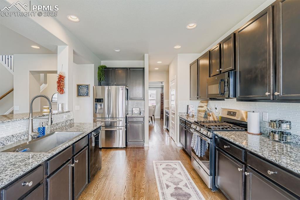 Image 11 of 29: Kitchen