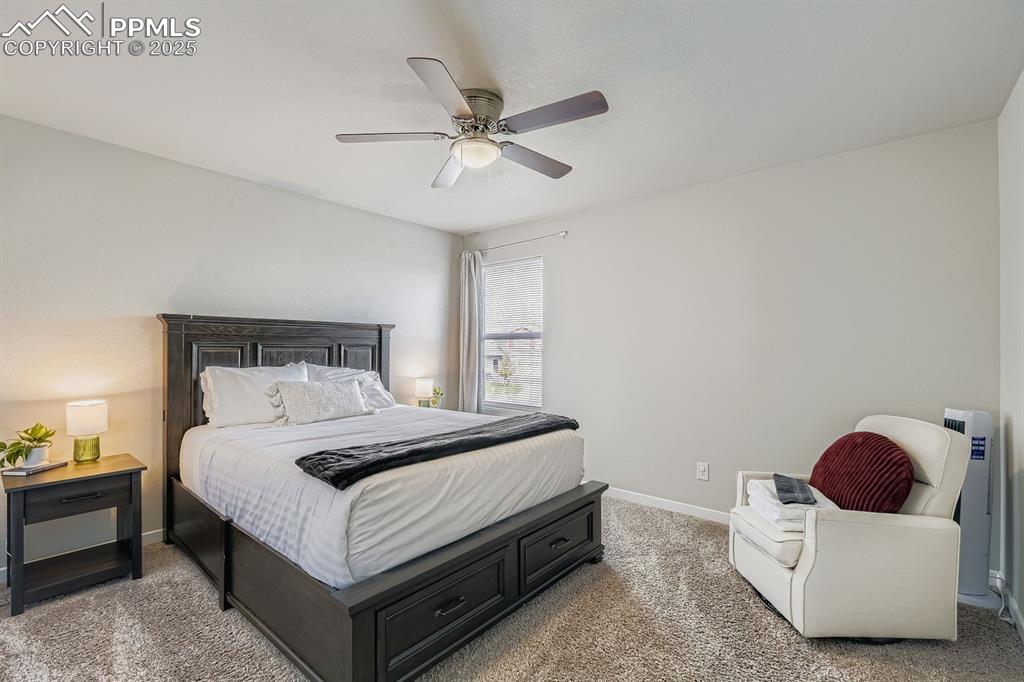 Image 23 of 29: Bedroom