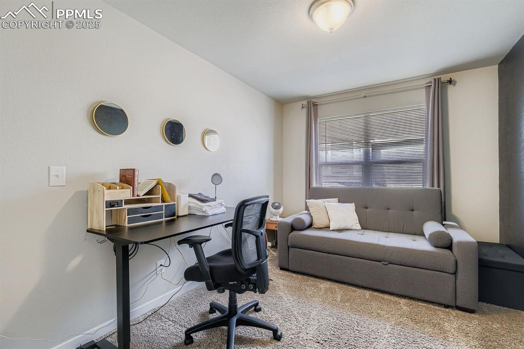 Image 25 of 29: Office