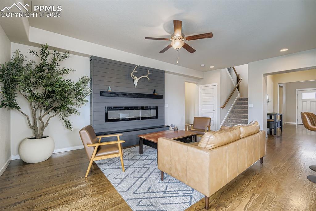 Image 7 of 29: Living Room