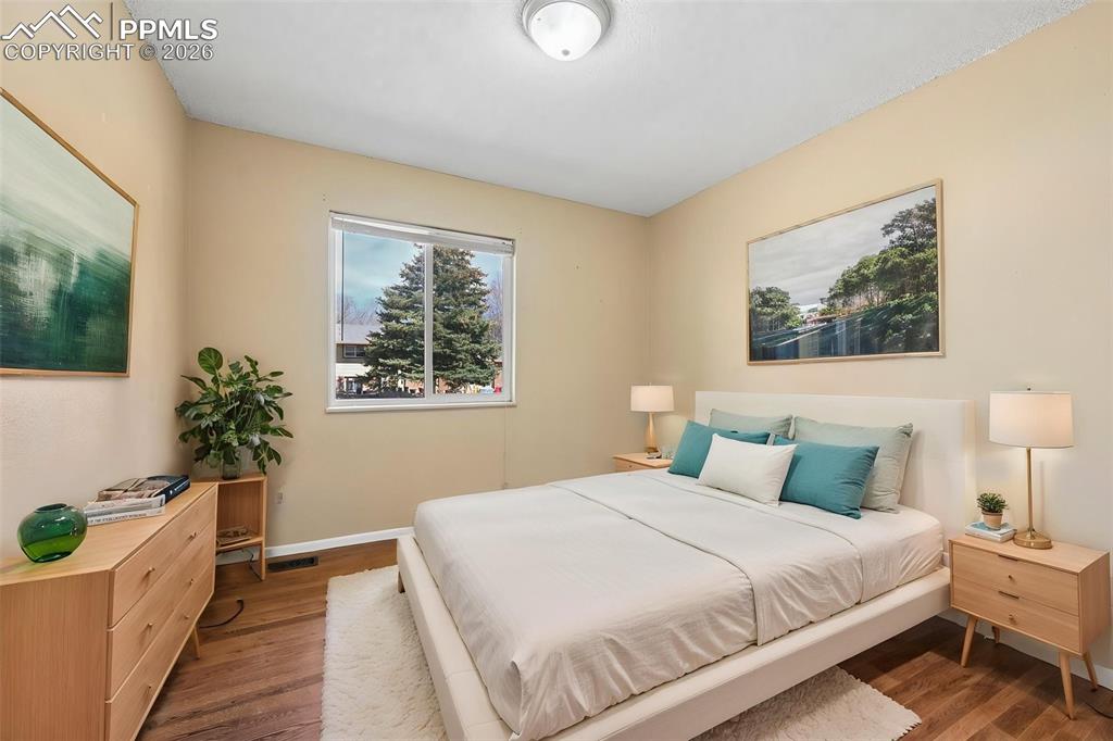 Image 26 of 47: Bedroom