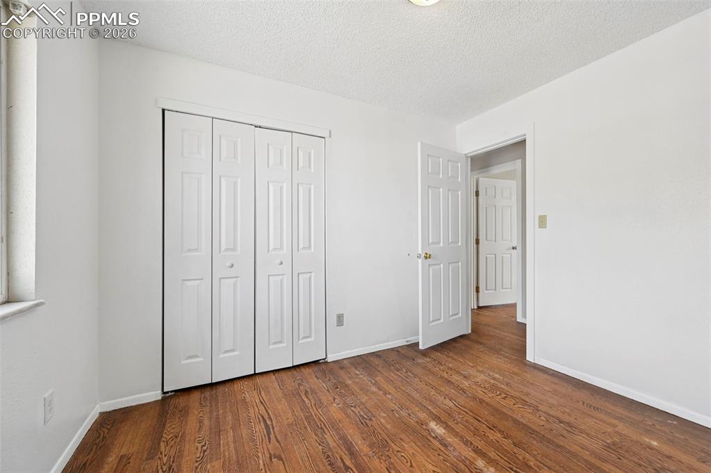 Image 27 of 47: Bedroom