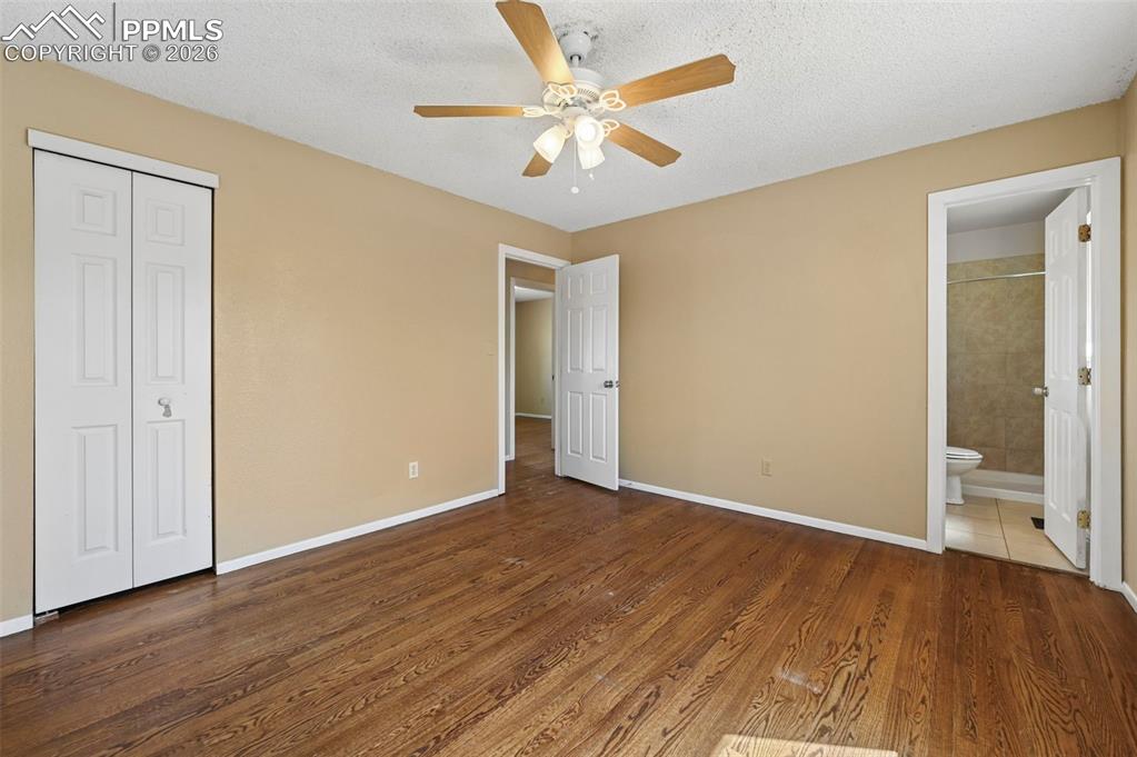 Image 29 of 47: Bedroom