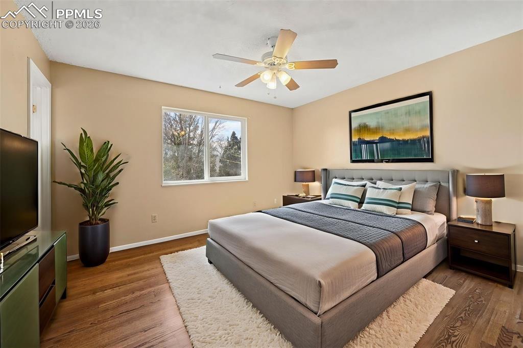 Image 31 of 47: Bedroom