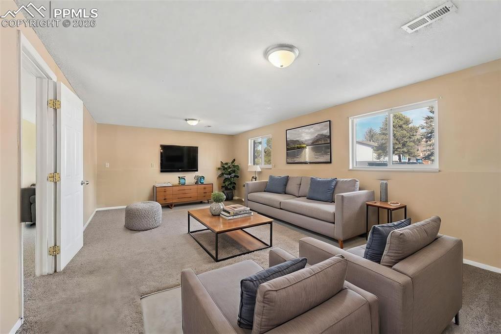 Image 35 of 47: Living Room