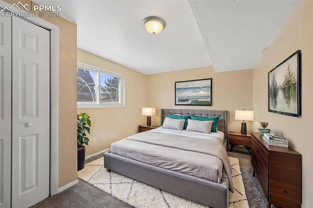 Image 39 of 47: Bedroom