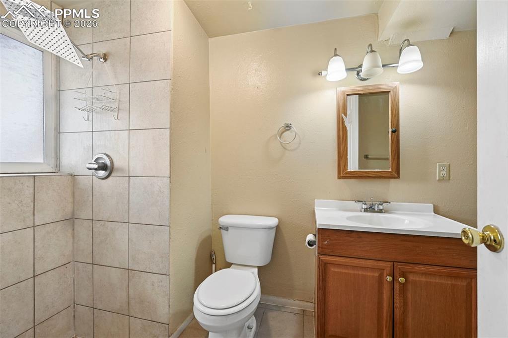 Image 41 of 47: Bathroom