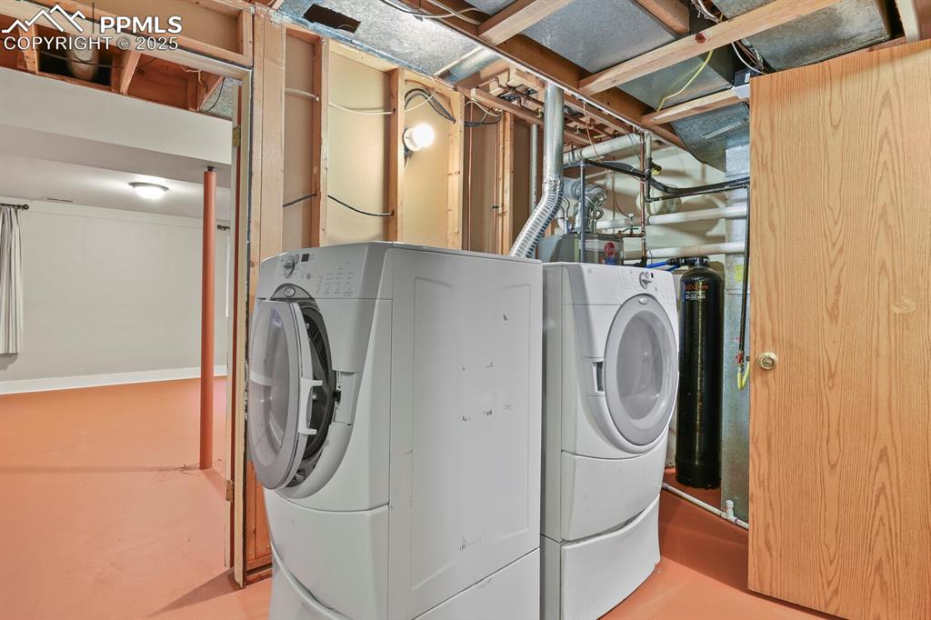 Image 25 of 30: View of laundry area