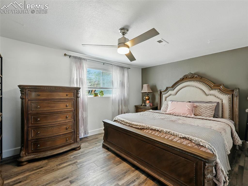 Image 12 of 44: Bedroom