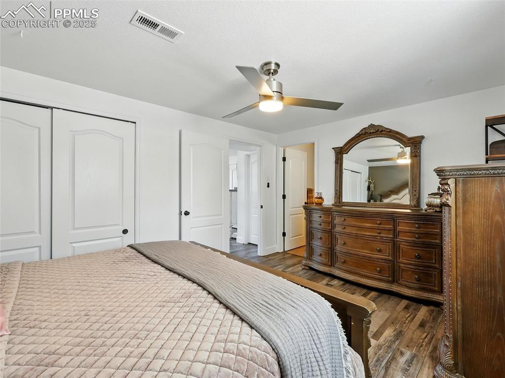 Image 13 of 44: Bedroom