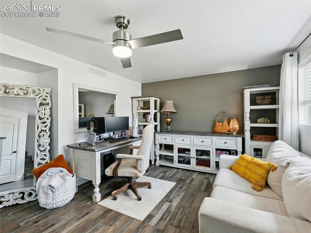 Image 16 of 44: Office