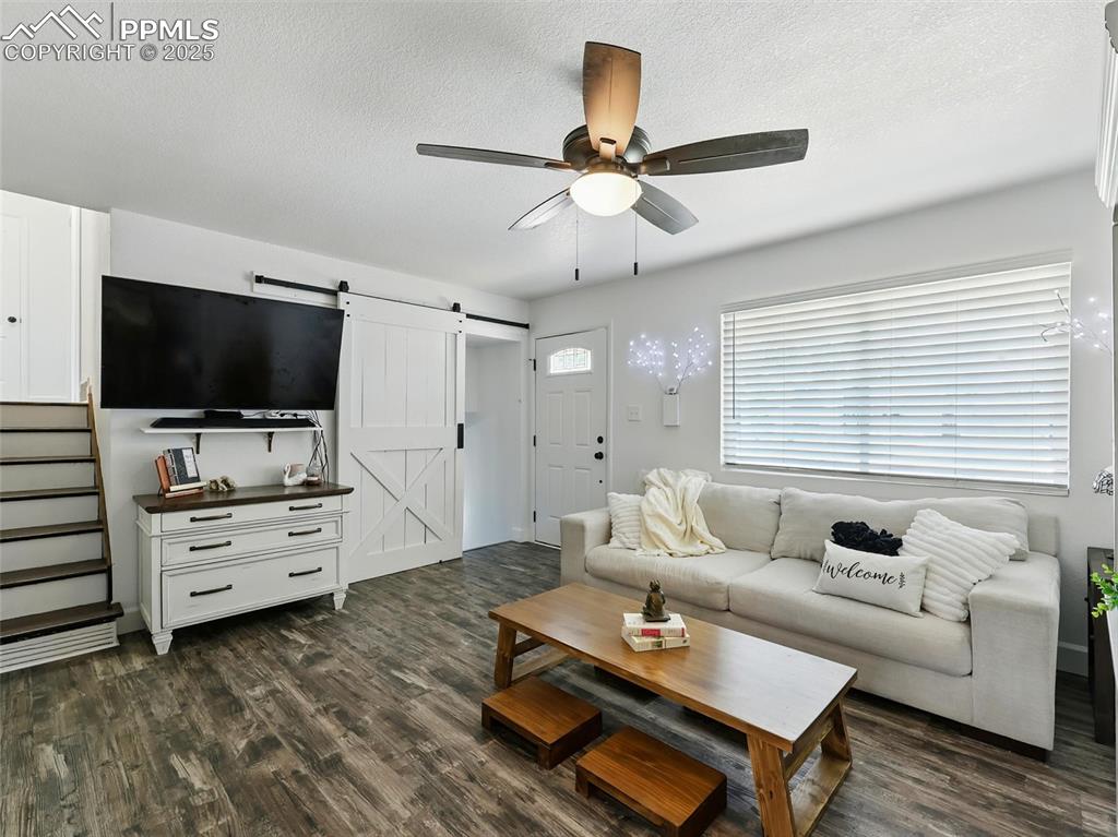 Image 5 of 44: Living Room