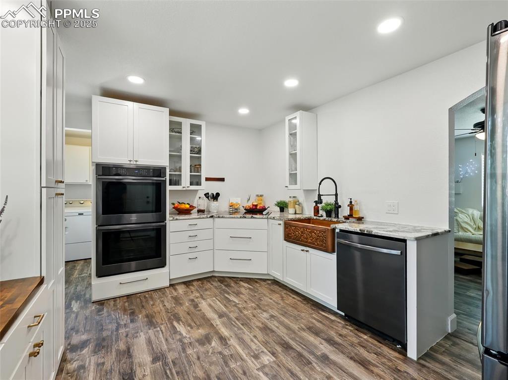 Image 8 of 44: Kitchen