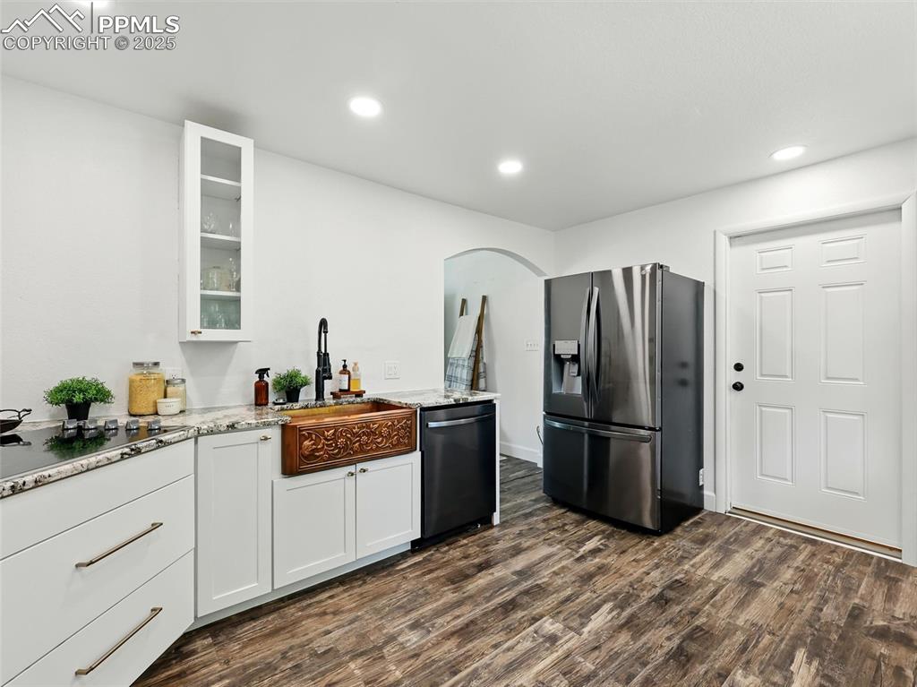 Image 9 of 44: Kitchen