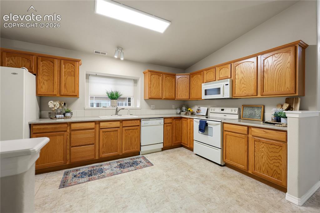 Image 4 of 22: Kitchen