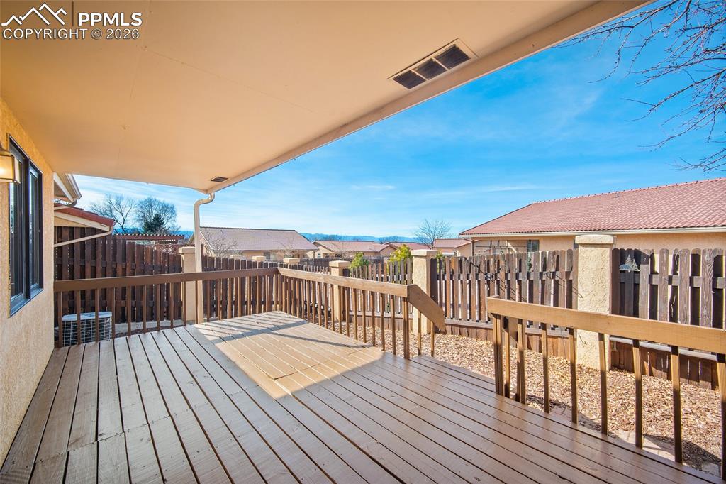 Image 25 of 37: Deck