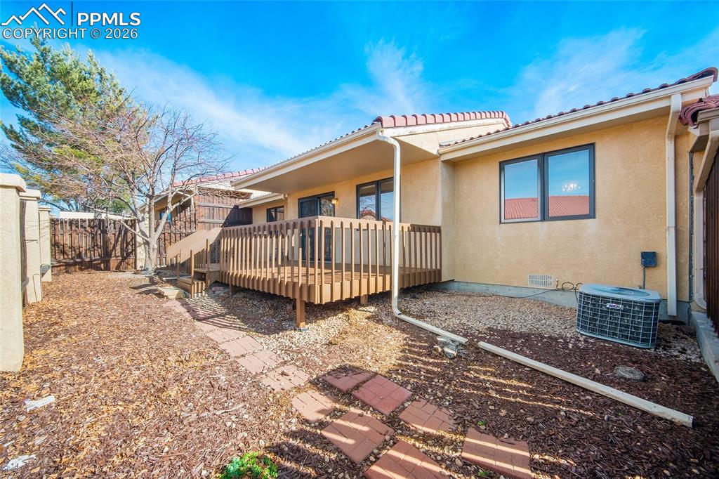 Image 26 of 37: Back of Structure