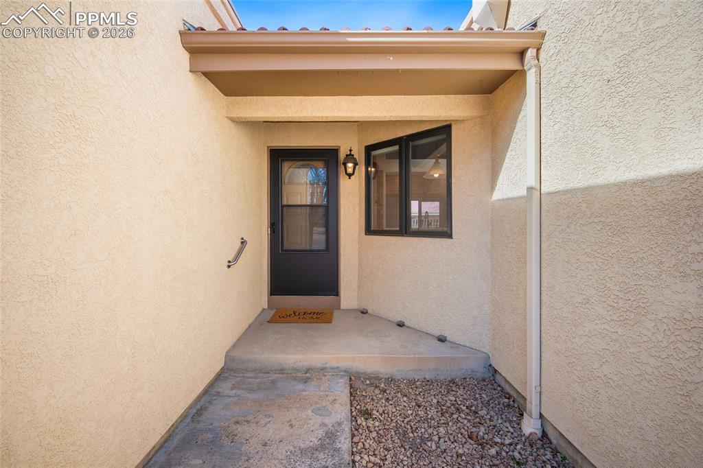 Image 4 of 37: Entry