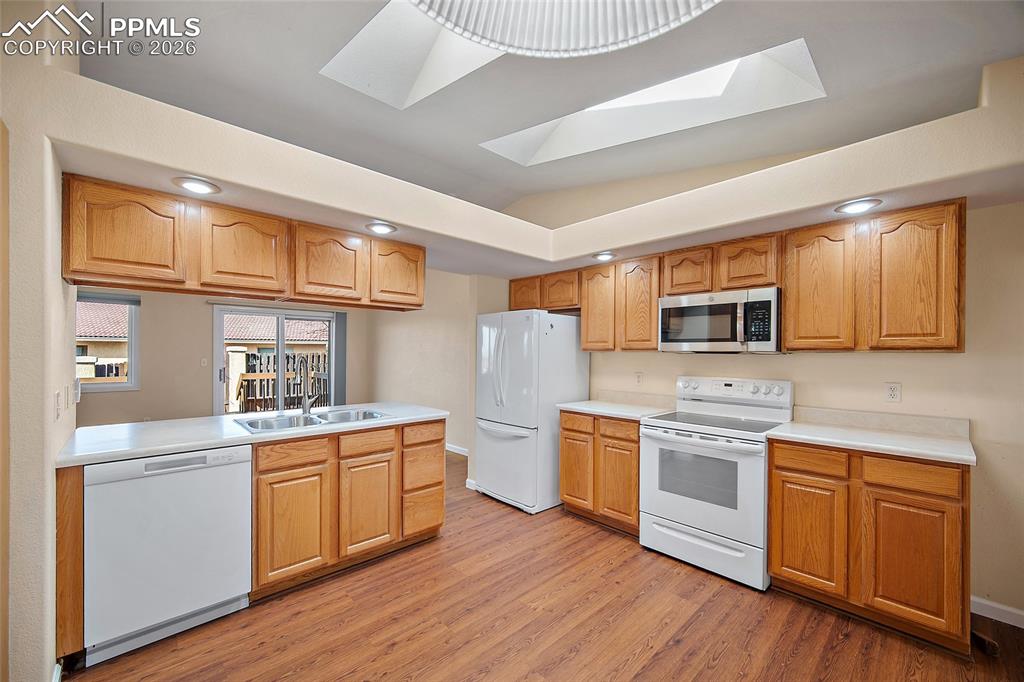 Image 6 of 37: Kitchen