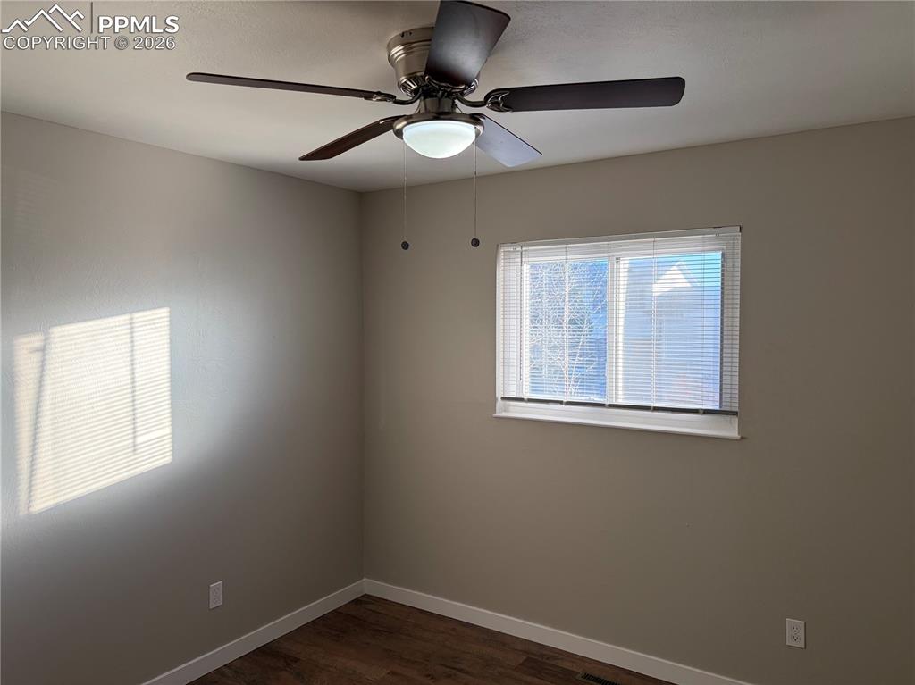 Image 13 of 18: Kitchen