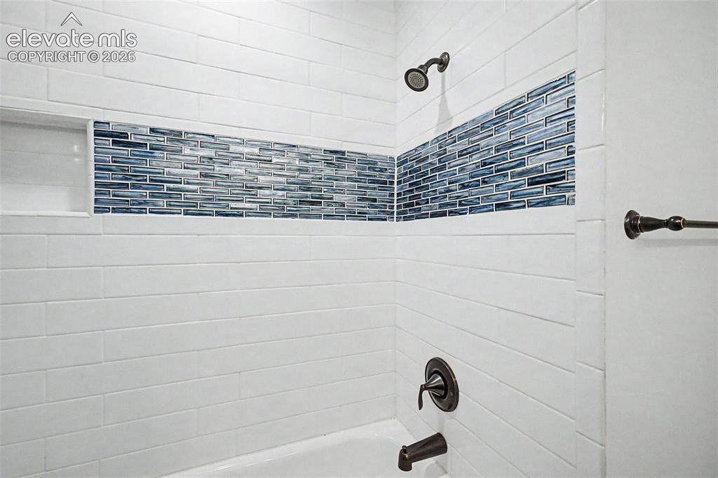 Image 21 of 43: Bathroom