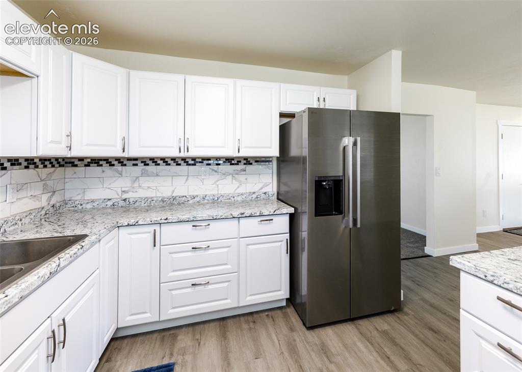 Image 16 of 49: Kitchen